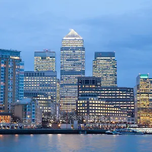 Apartment Entire Next To Canary Wharf In, London