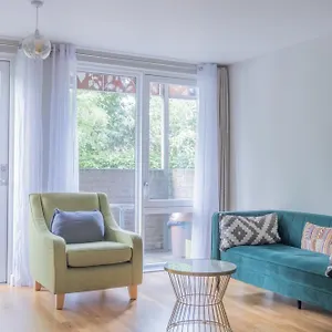 Brand New Flat With Car Park Apartment London