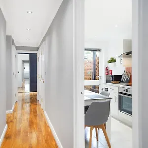 Apartment A Beautiful Stylish 2 Bedroom -city Of, London