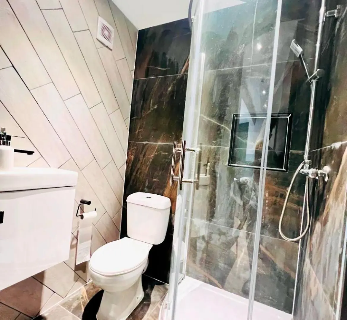 London 43 Ensuite Room Look Like Hotel Top Locations
