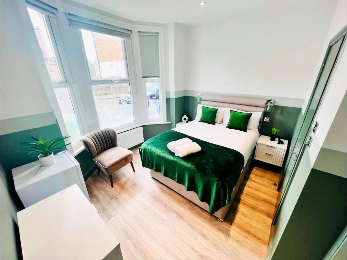 London 43 Ensuite Room Look Like Hotel Top Locations
